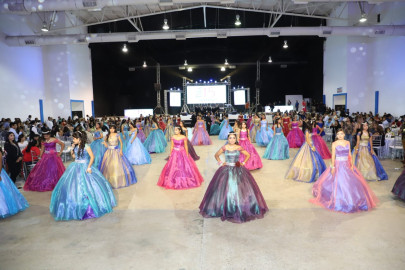 Festeja Reynosa a sus Quinceañeras