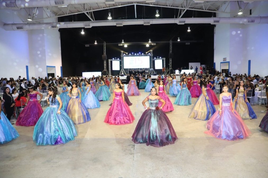 Festeja Reynosa a sus Quinceañeras