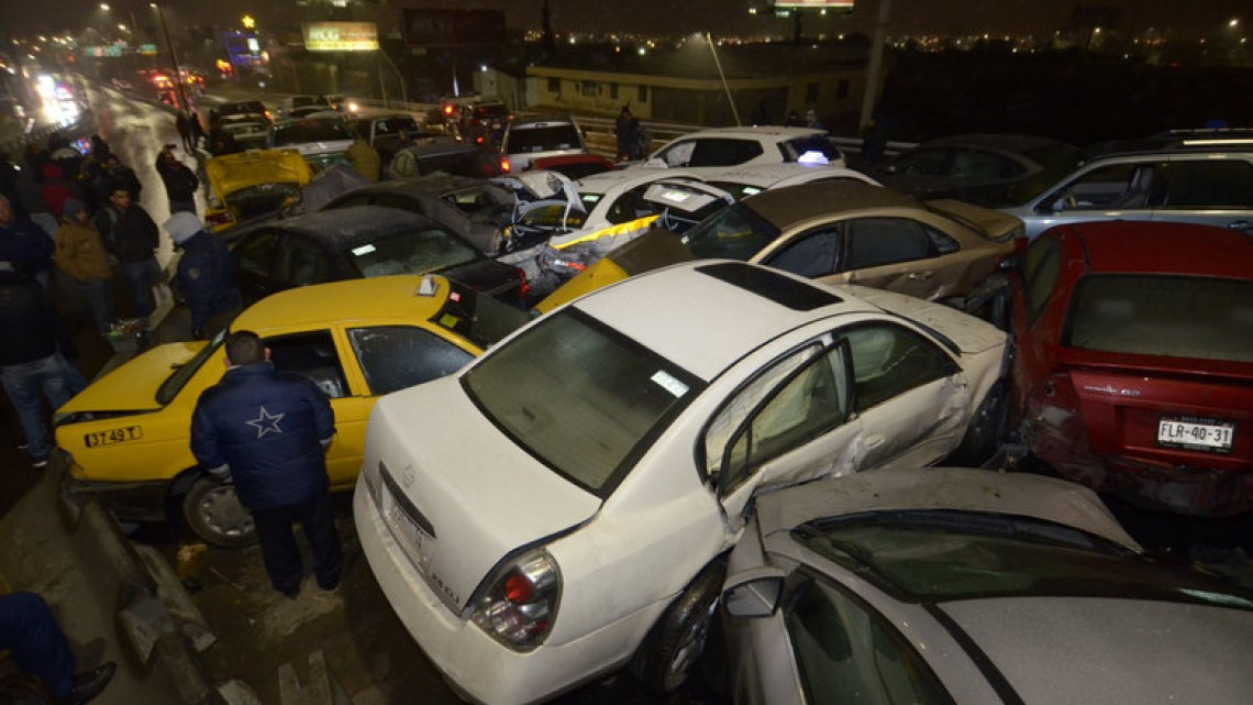 Carambola de 40 autos en Saltillo por mal clima