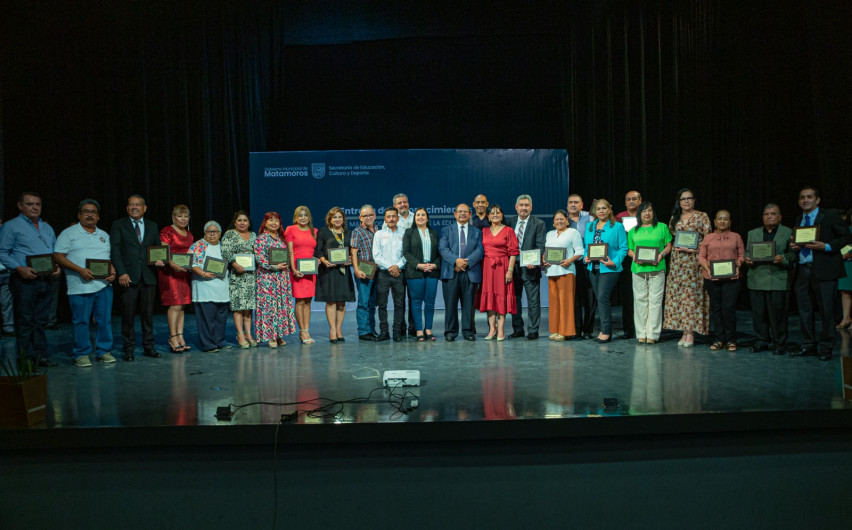 Reconoce Gobierno de Matamoros a maestros y maestras con 30 y 40 años de servicio 
