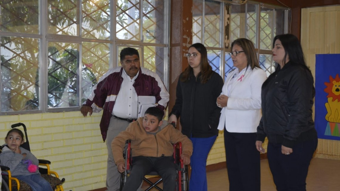 Presidenta del DIF entrega donación a comunidad escolar