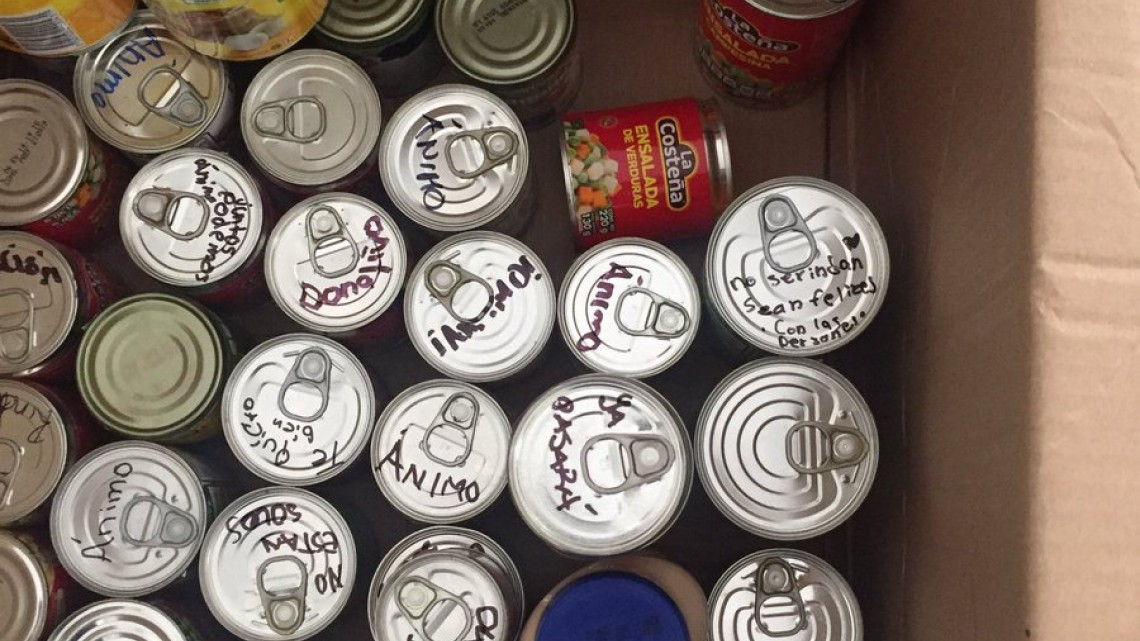 Envían víveres con lindos mensajes de aliento