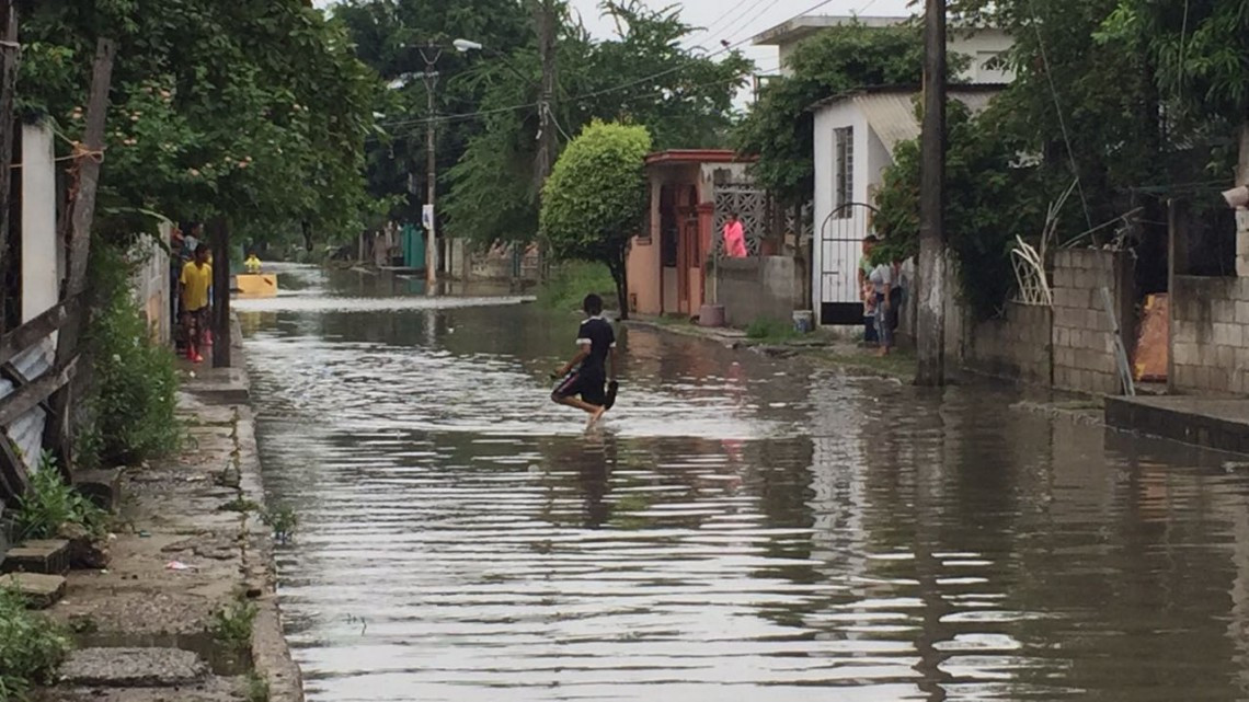 Recorre Alcaldesa la Moscú al tener ya  varias calles inundadas