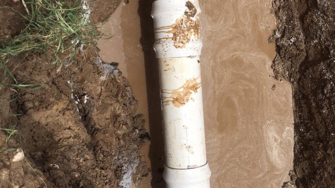 Culminan COMAPA reparación de tubería de 10 pulgadas