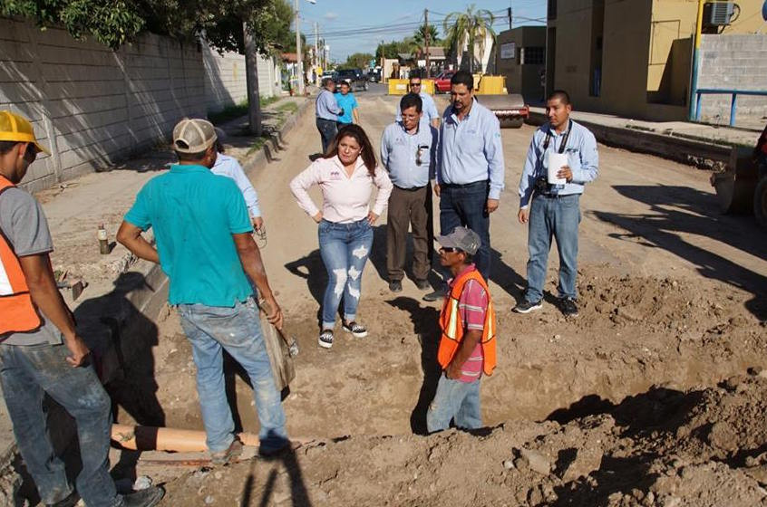 Alcaldesa supervisa avance de obra en avenida 