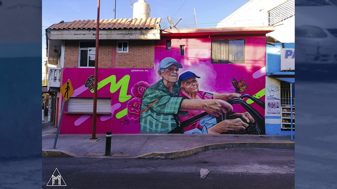 Artista inmortaliza en mural a matrimonio de abuelitos