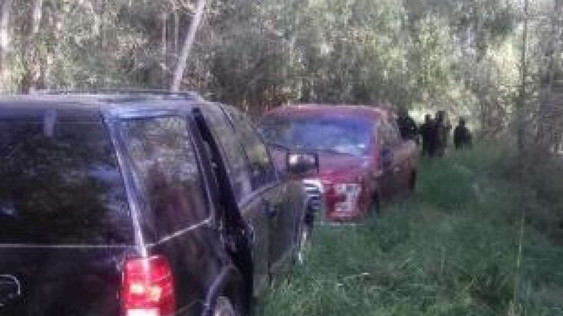 Asegura SSP 5 vehículos y un arma en Río Bravo