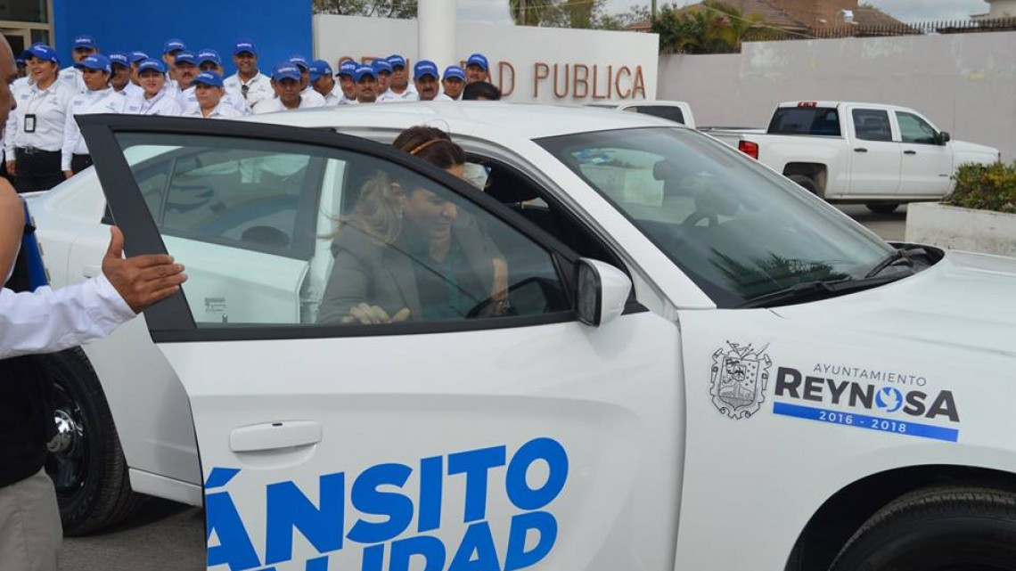 Ayuntamiento felicita a policías en su día