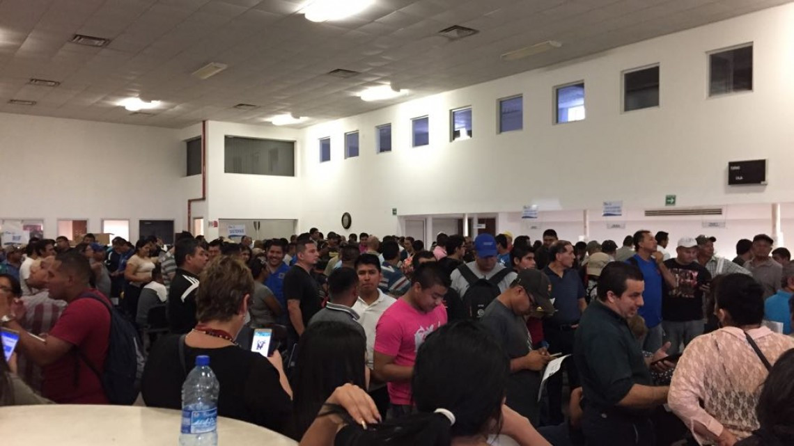 Saturan contribuyentes Oficina Fiscal, aprovechan descuentos