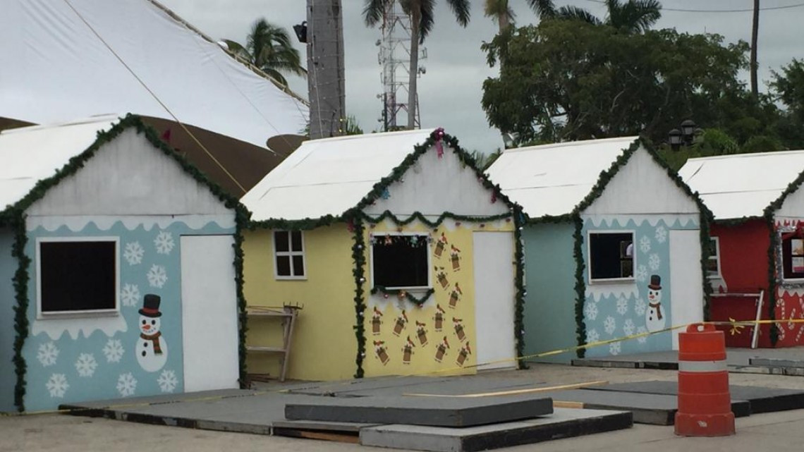 Listos para el encendido del árbol monumental