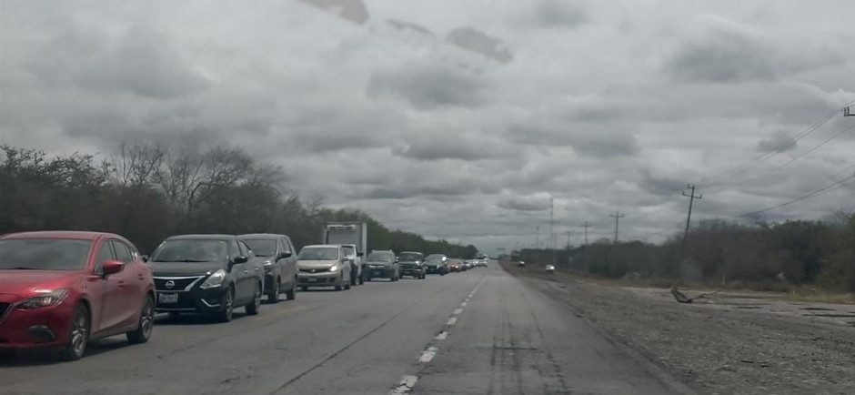  Tránsito lento en Carretera Victoria-Monterrey por retorno de vacacionistas