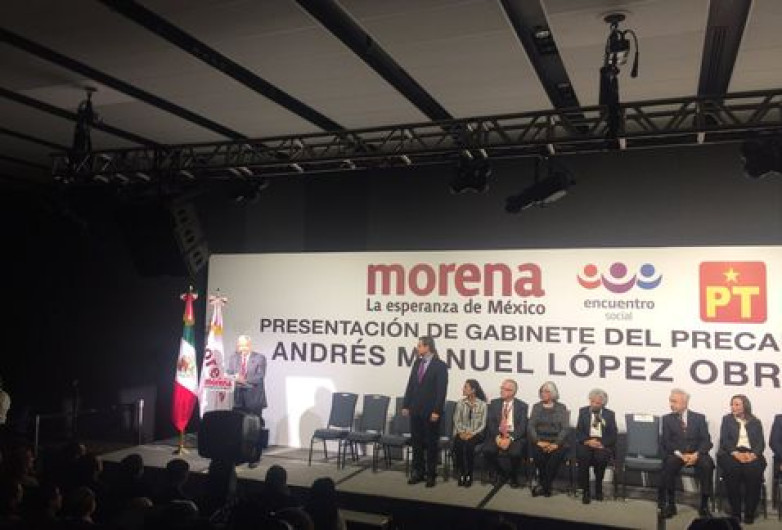 Inicia AMLO precampaña presentando su gabinete