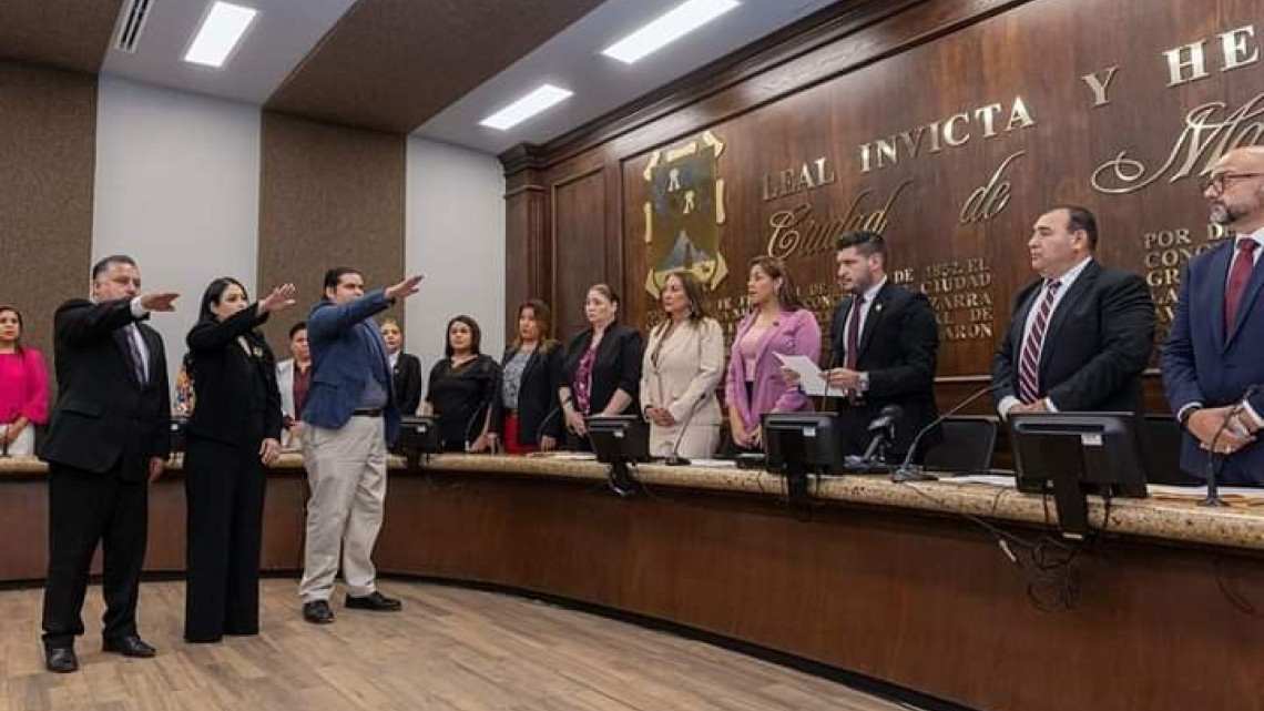 Beto Granados preside primera sesión de Cabildo con protesta de funcionarios