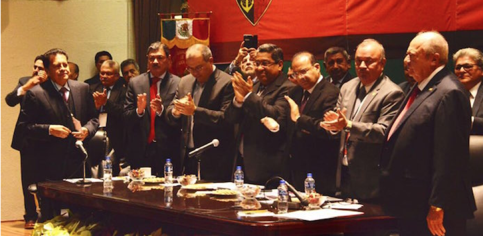 Petroleros reeligen por 4ta. ocasión a Romero Deschamps como su líder      