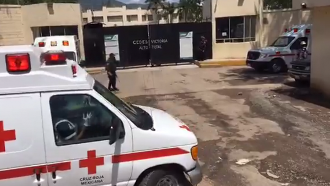 Reportan disparos y posible motín al interior del Cedes Victoria