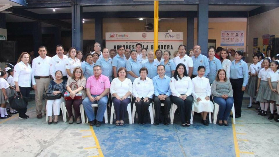 Anuncia alcaldesa construcción de techumbre en escuela