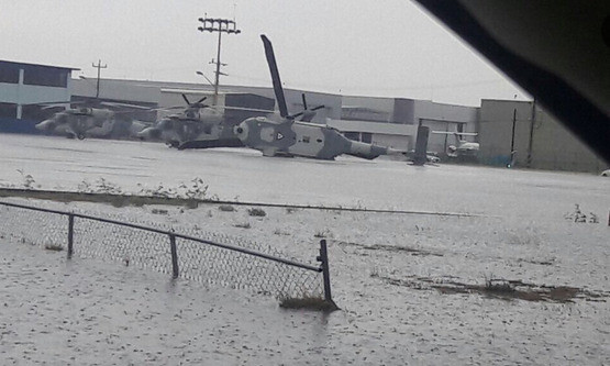 Hangar de aeropuerto de Monterrey colapsa por fuertes vientos