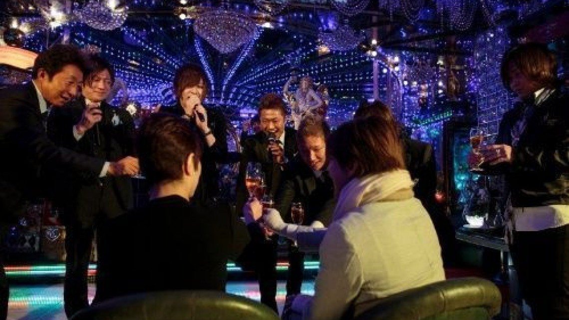 Por dinero, japoneses salen al rescate de las mujeres solitarias