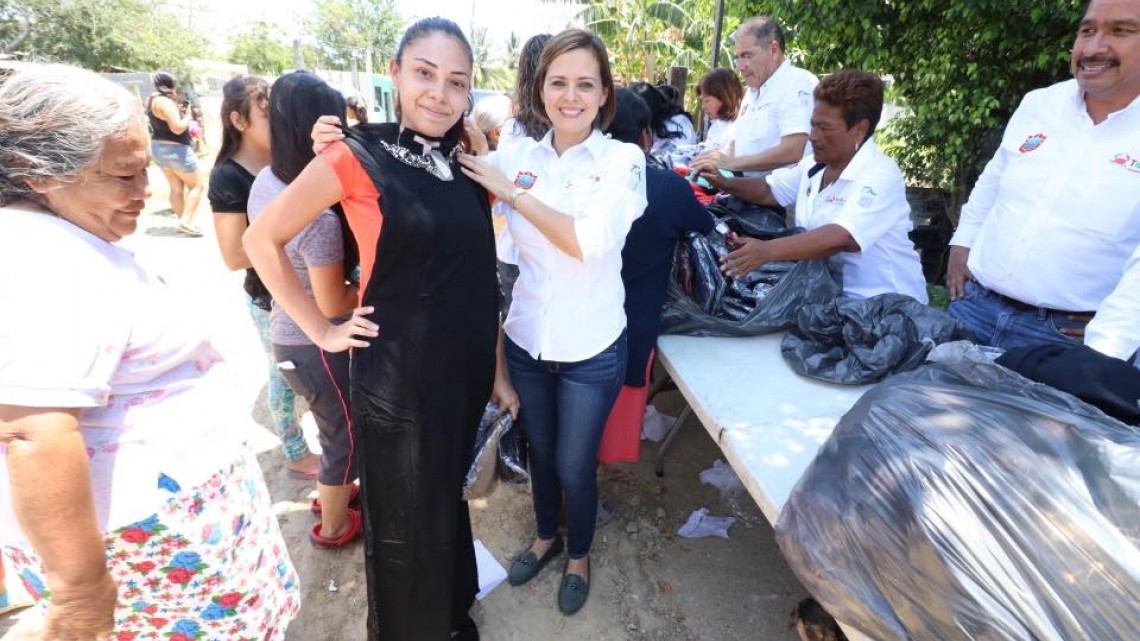 Benefician con ropa, calzado a familias de Tampico