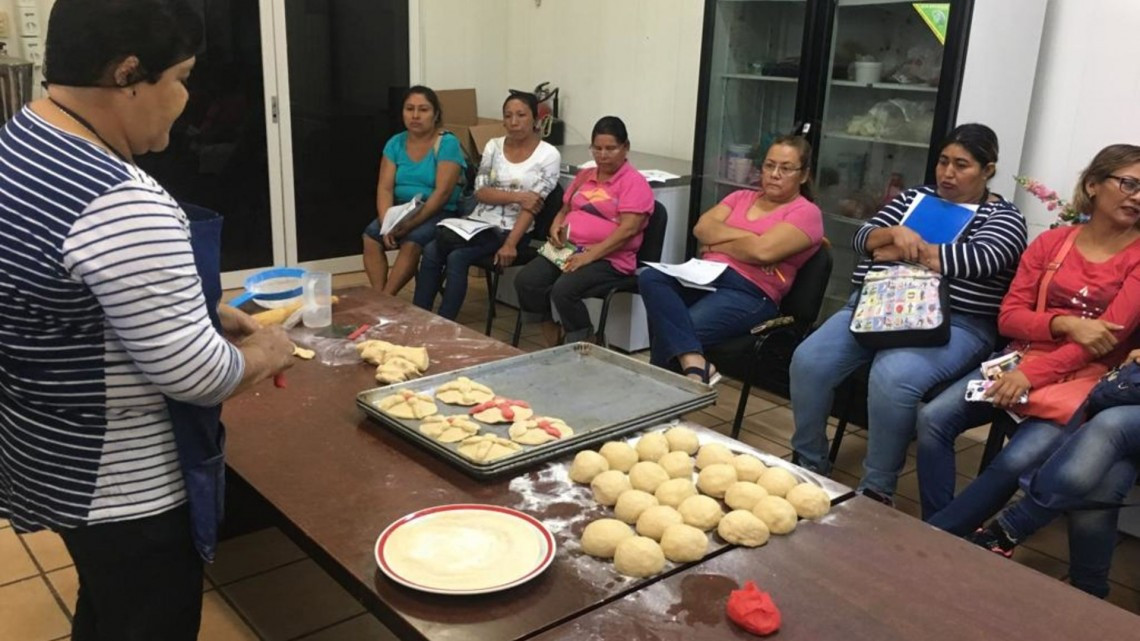 Ofrece DIF Altamira curso para elaboración de pan de muerto