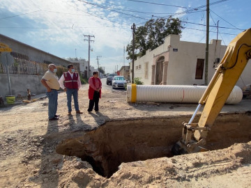 Avanza Comapa reparaciones del colector navideño