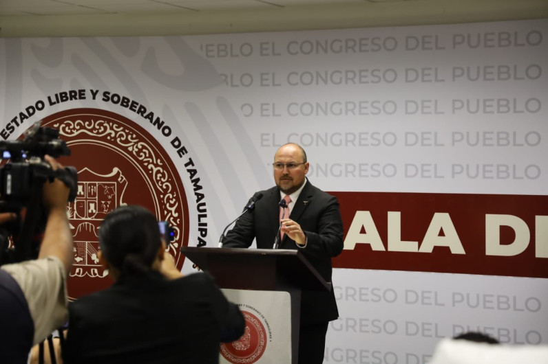 Este gobierno respeta, no dicta línea, no impone, no amenaza, no corrompe: Héctor Villegas