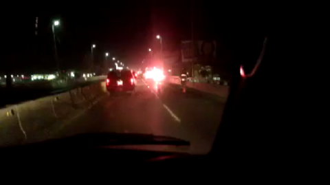 Auto se incendia sobre el Puente Broncos