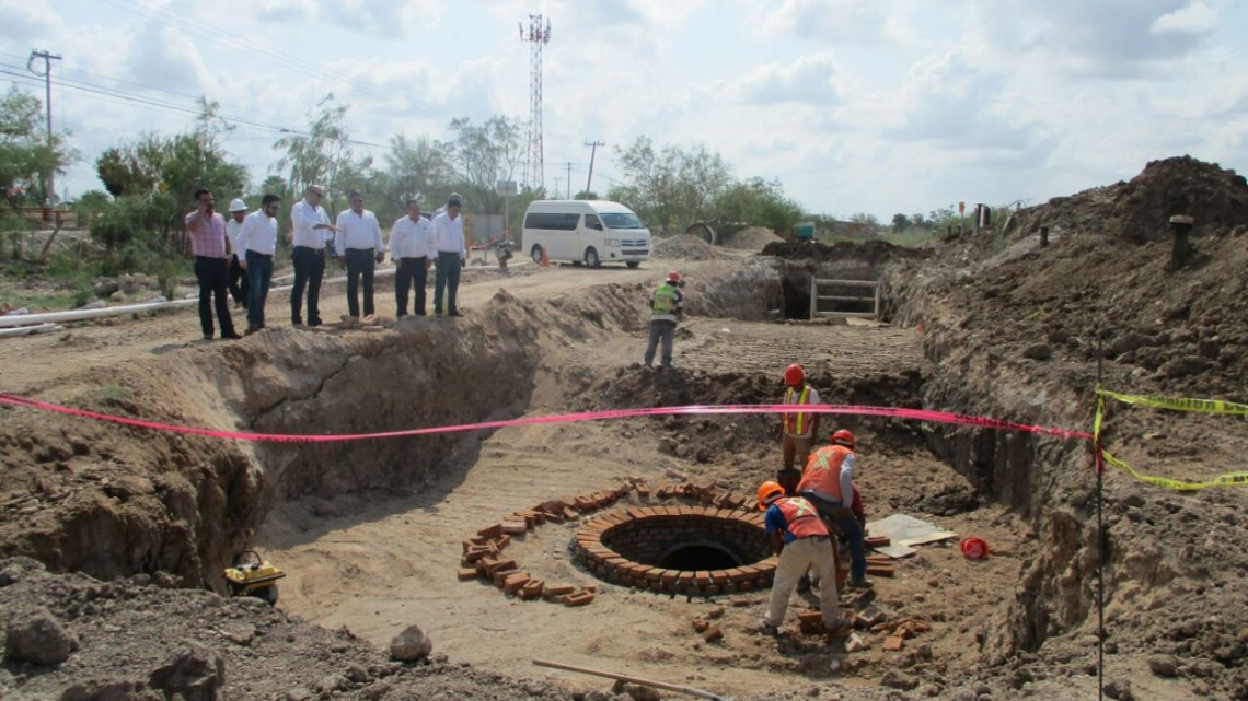 Recorren secretario y regidores obras del Plan Integral de Obra Pública 2017