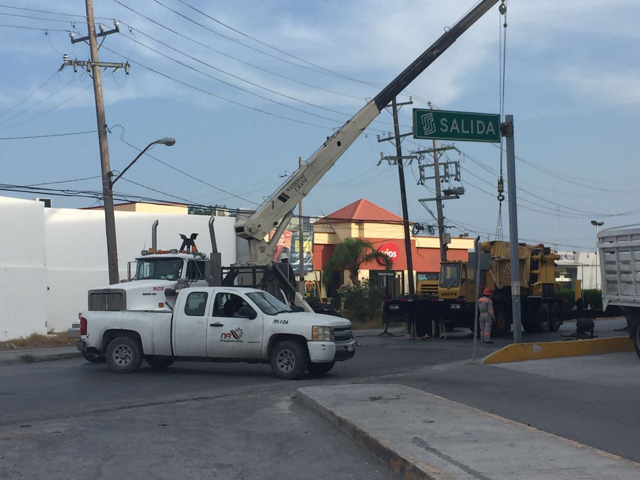 Cierran calle París por instalación de aire acondicionado