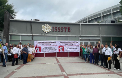 Maestros jubilados exigen mejor atención en el ISSSTE