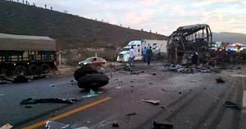 Mueren siete personas calcinadas tras encontronazo