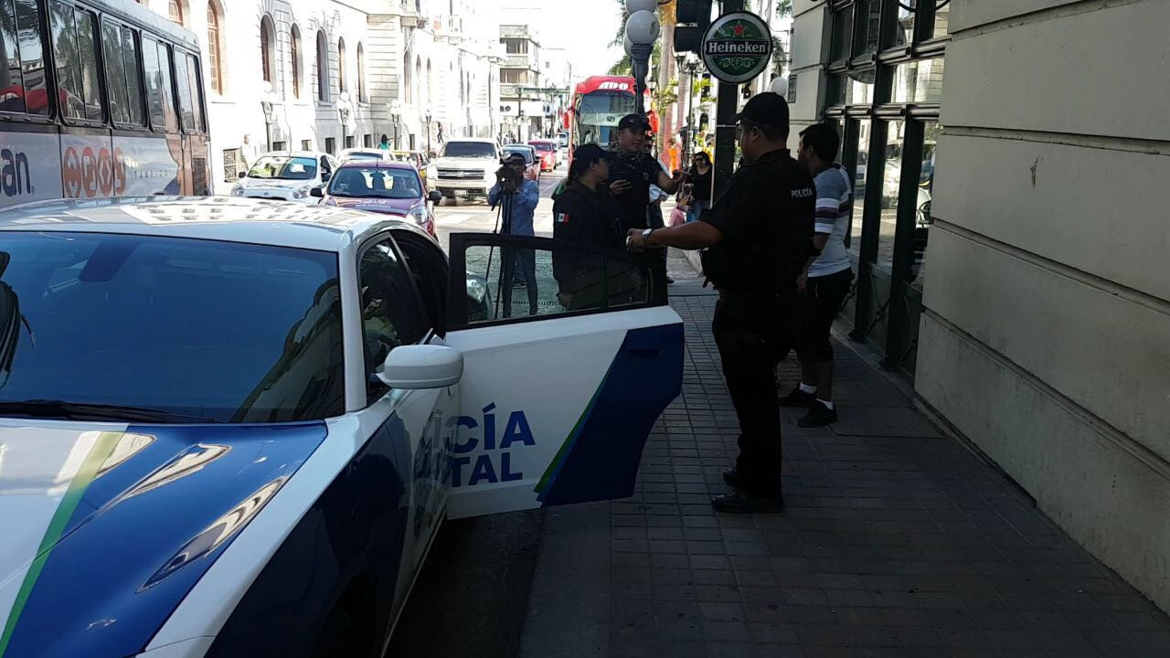 Detienen a dos sujetos por pelearse el amor de una mujer 