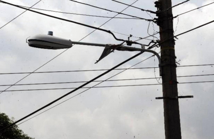 Vecino solicitan alumbrado Público