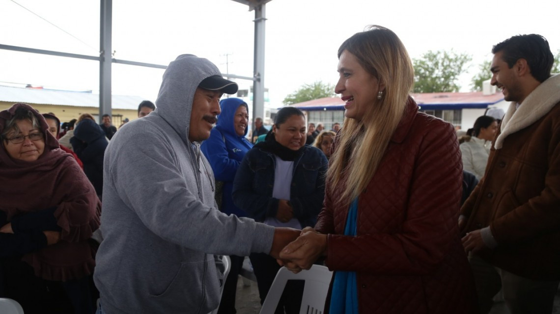 Maki recibe a ciudadanos en Lomas de Valle Alto