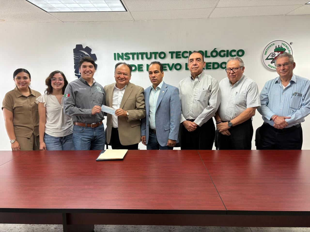 Entrega Consejo de Instituciones becas de titulación 