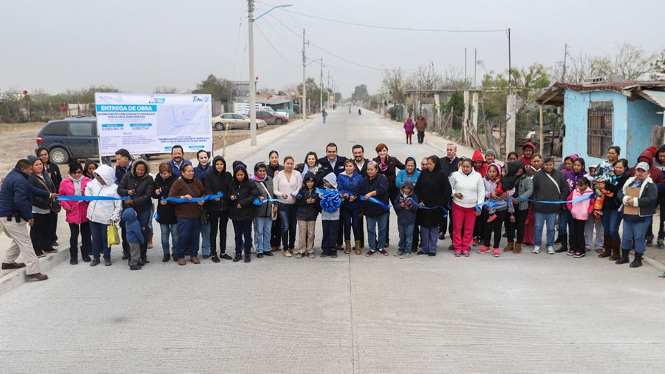 Entrega Alcalde obra de pavimentación