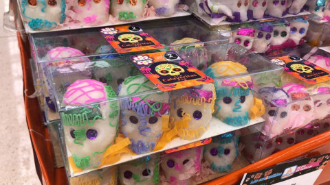 Elaborar un altar de muertos tiene un costo mínimo de 500 pesos en Nuevo Laredo
