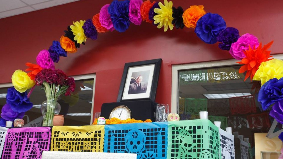 Pdta. del DIF realiza recorrido de altares