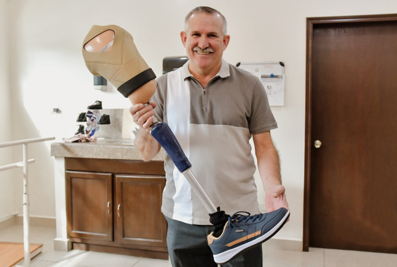 DIF entrega prótesis a pacientes del Centro de Rehabilitación Integral