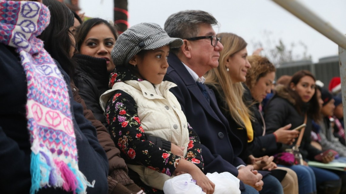 Familias disfrutan de espectacular Patinaje Artístico