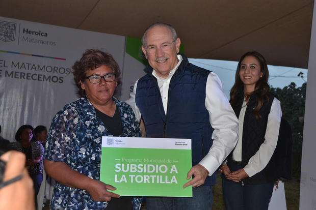 Alcalde de Matamoros entregan apoyos alimentarios