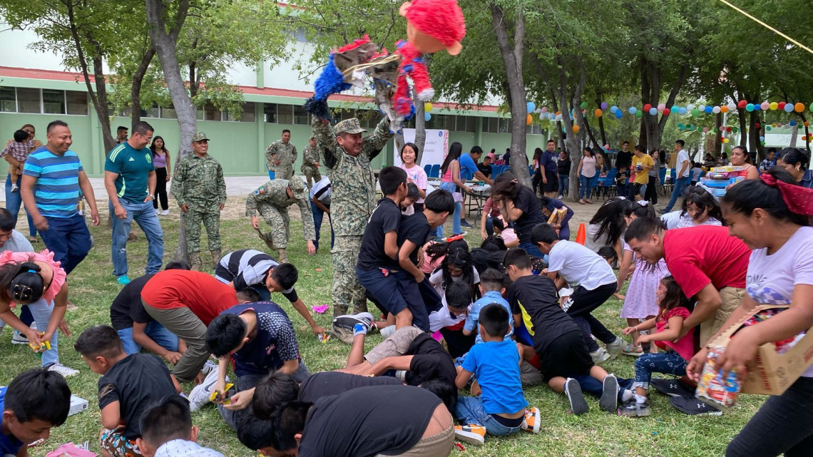 Tienen festejo muy militar