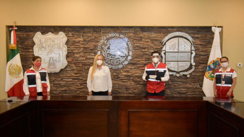 Entrega Alcaldesa de Altamira donativo a la Cruz Roja