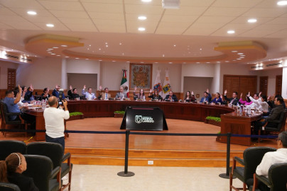 Cabildo refrenda apoyo a las familias neolaredenses con descuentos en recargos del predial
