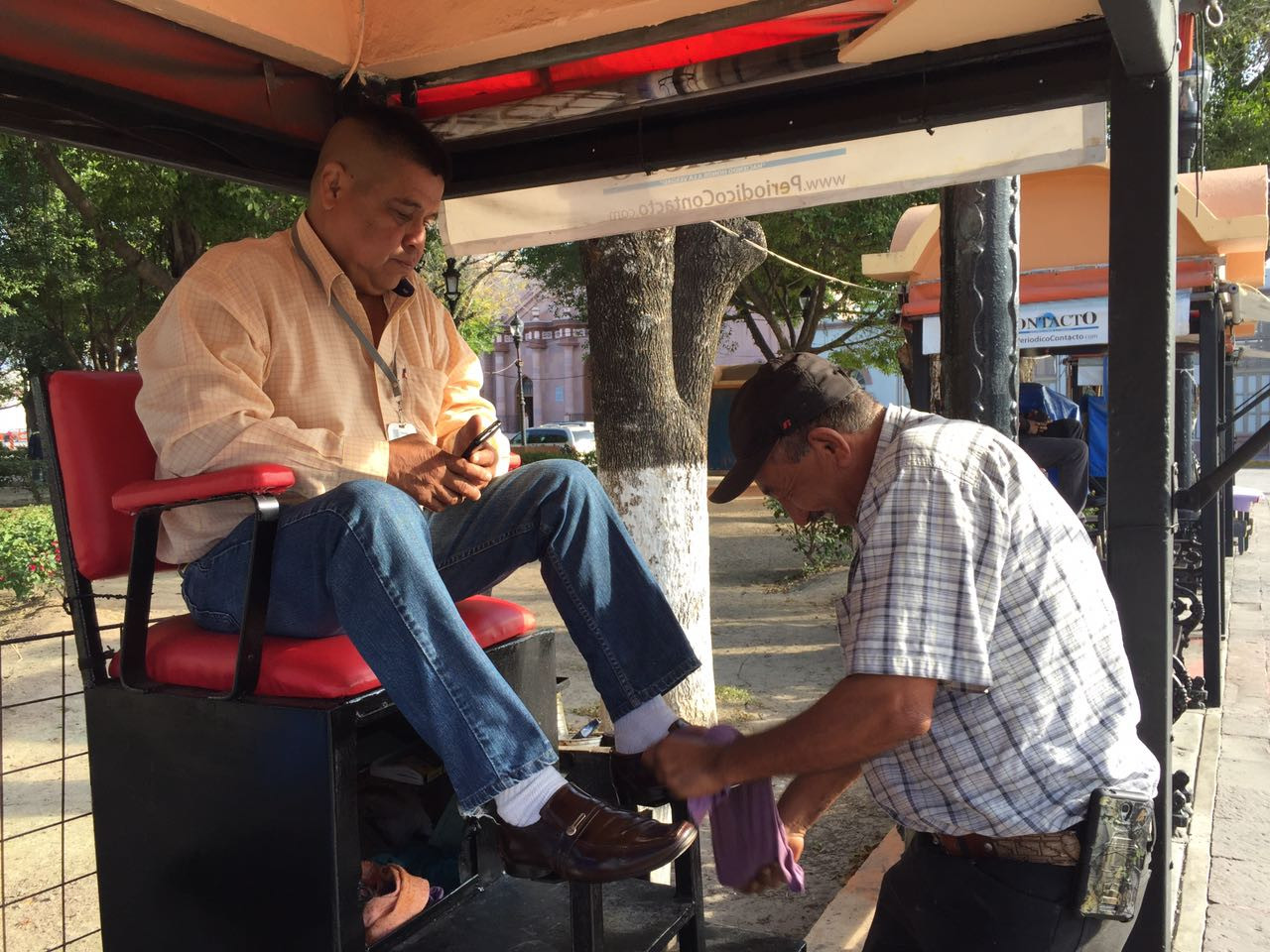 Aseadores de calzado temen ser desalojados de la plaza principal