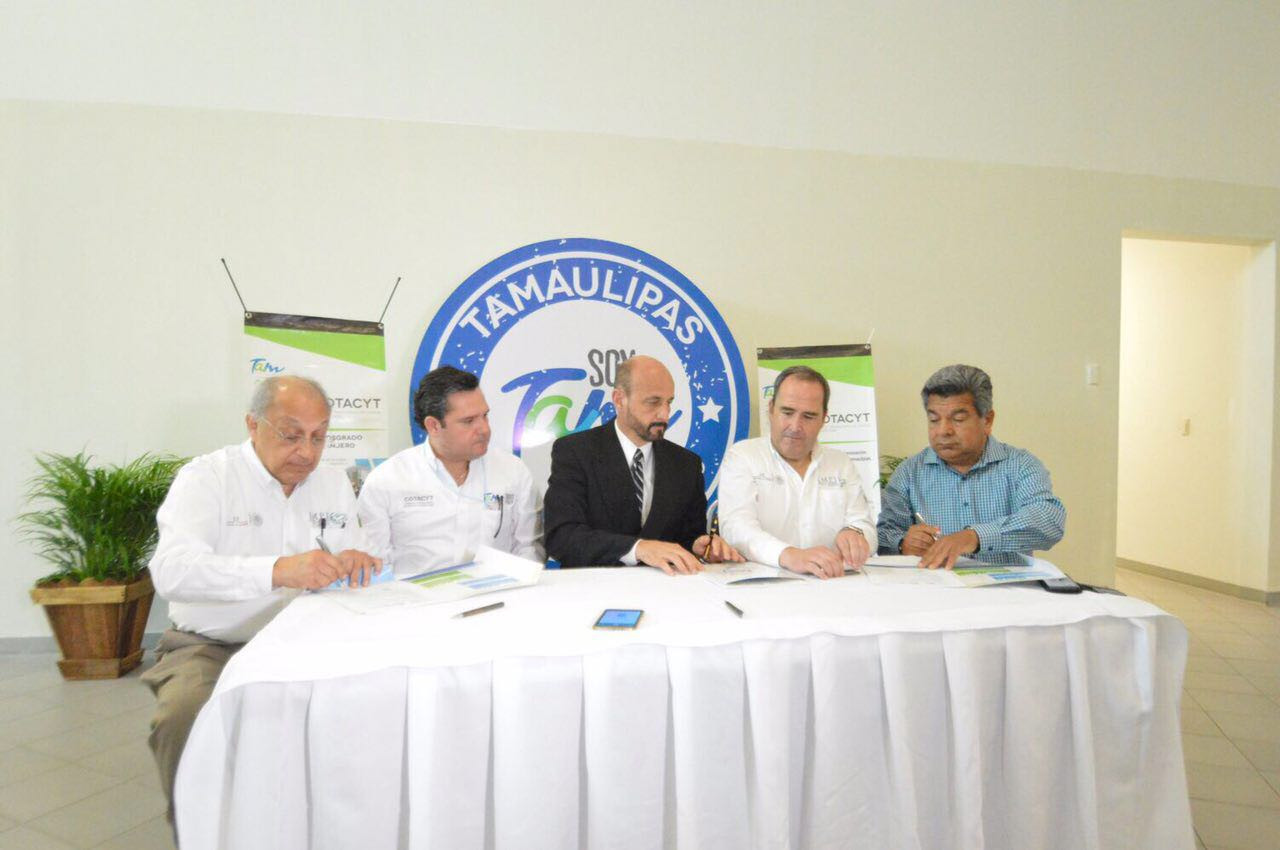 Carlos Talalcón firma convenio para la protección de la propiedad 