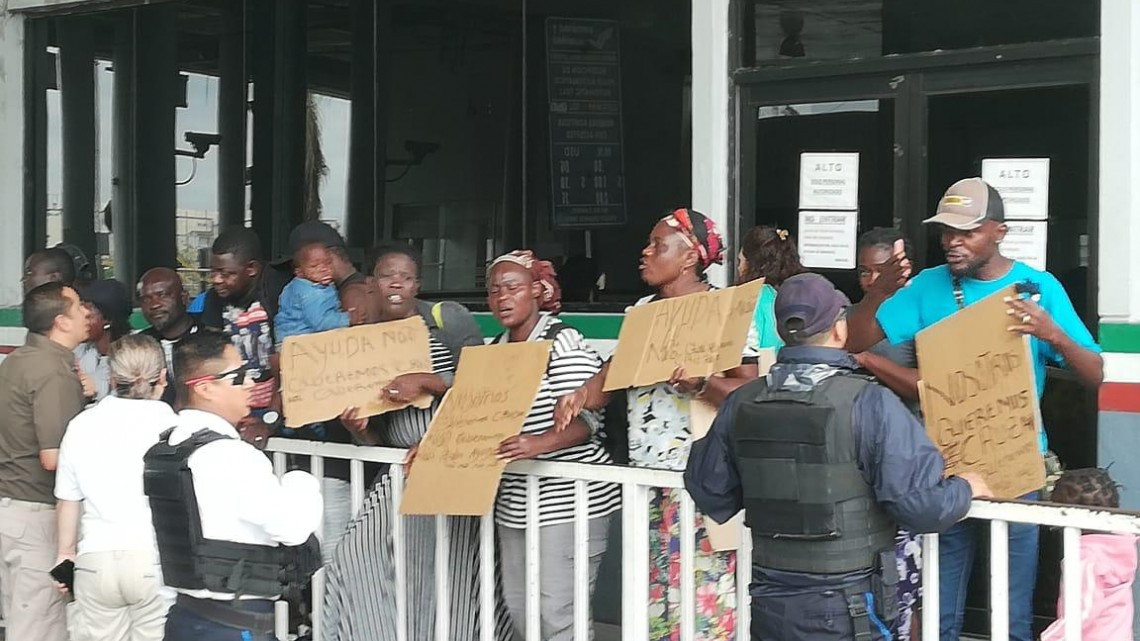 Familias Africanas buscan cruzar la frontera