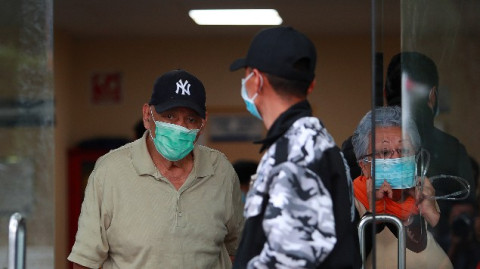 Número de muertos en el mundo por Covid-19 supera los 7 mil 