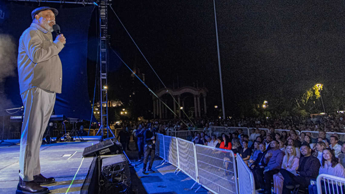 Francisco Céspedes emociona en el cierre del FIO