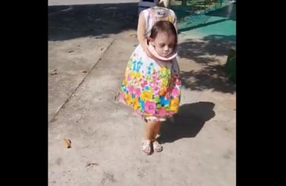 Niña sorprende con espeluznante disfraz
